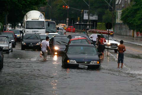 You are currently viewing Os alagamentos nas cidades são provocados pelo excesso de chuvas?