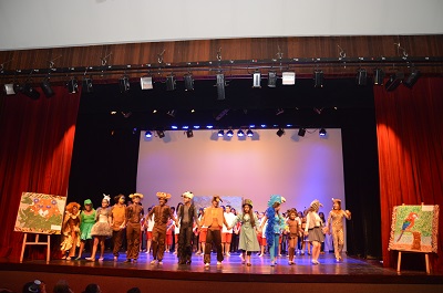 A Escola Municipal Rui Barbosa apresentou "Nos tempo da Bicharada"
